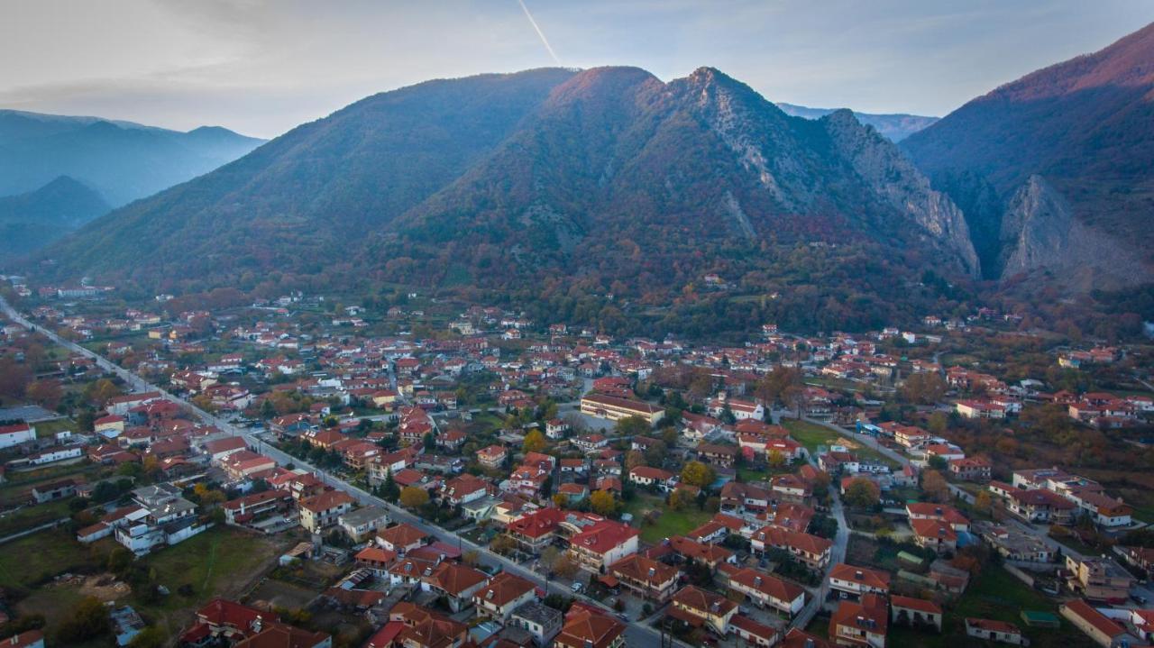 Appartamento Spitiko Káto Loutrákion Esterno foto